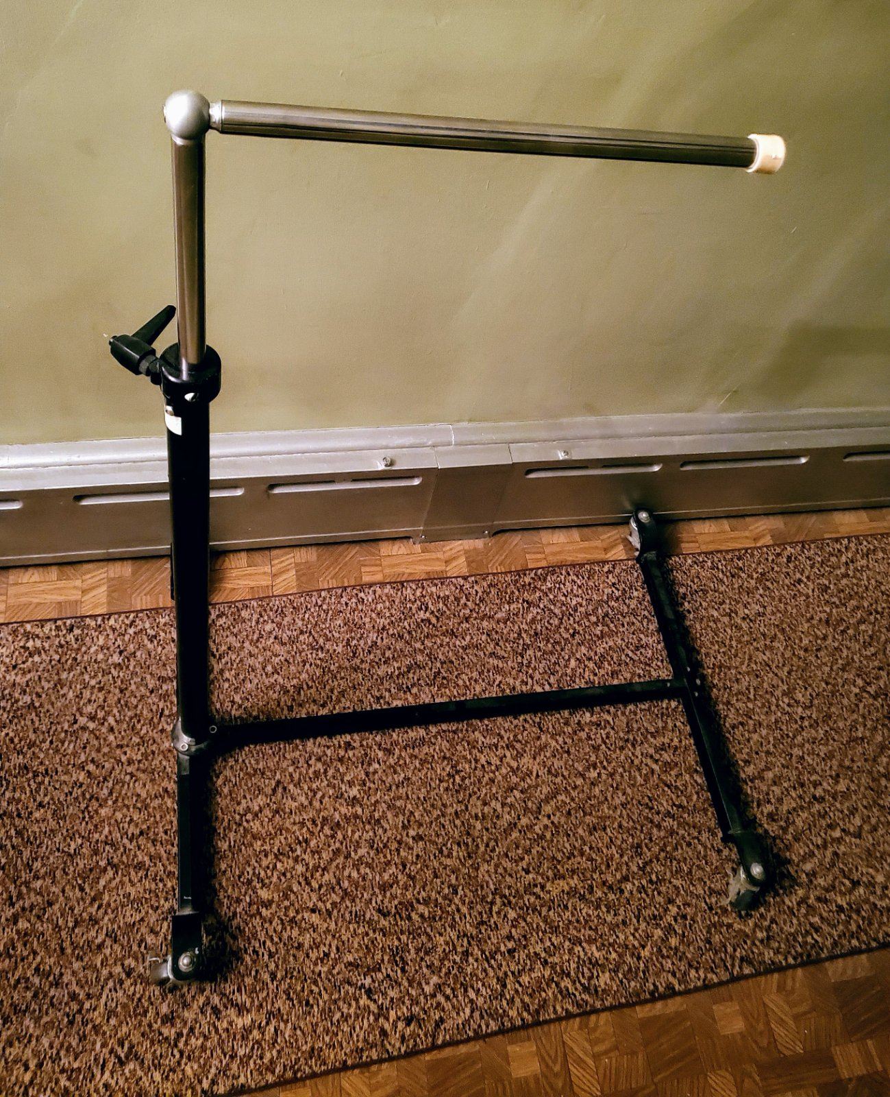 Black Computer Rolling Mount.jpg